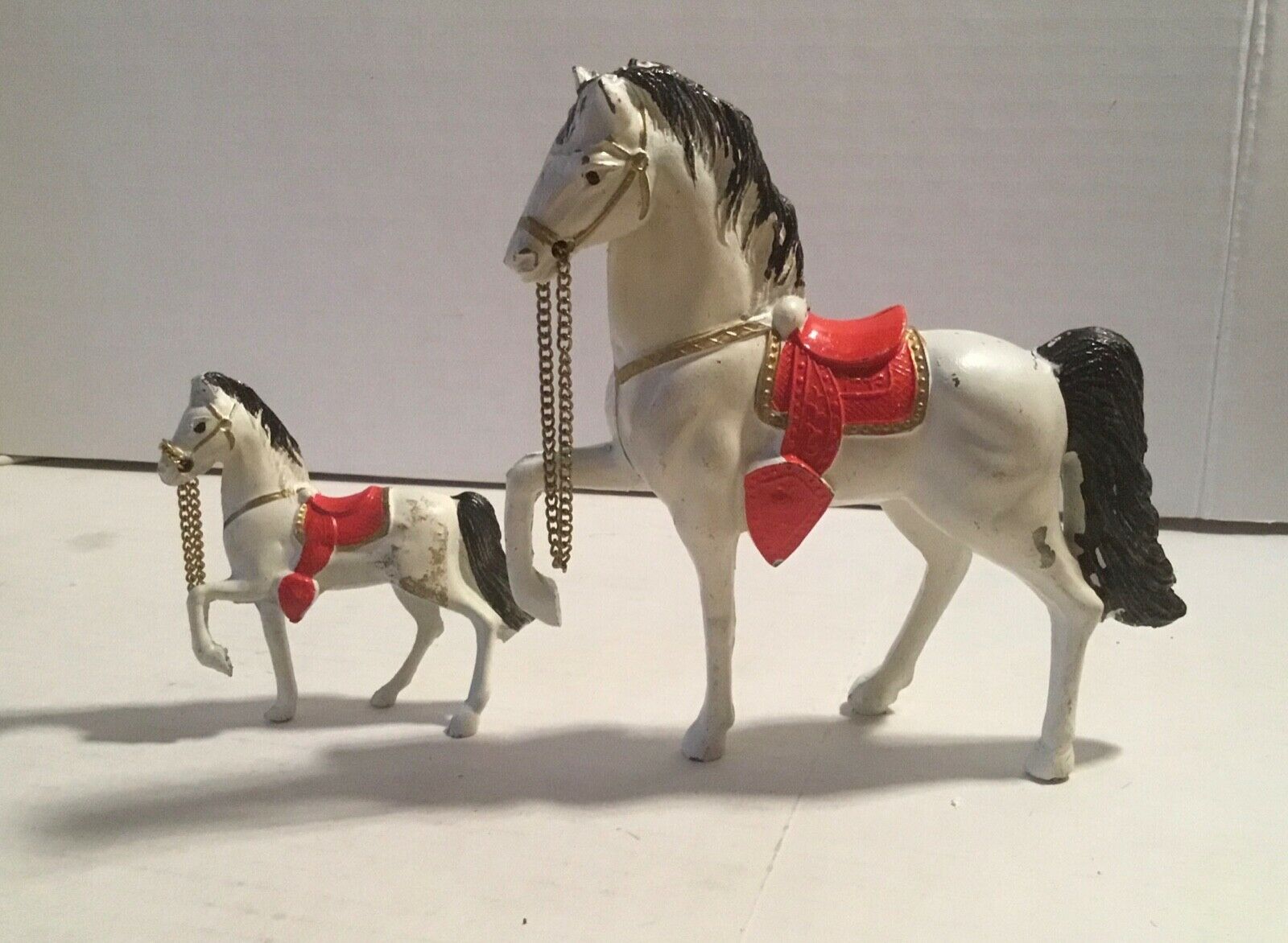 Vintage Pair Different Sized Painted Metal Western Horses In Matching Paint